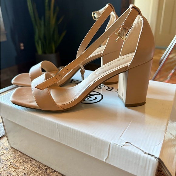 Nude block heeled sandal. - Picture 2 of 7